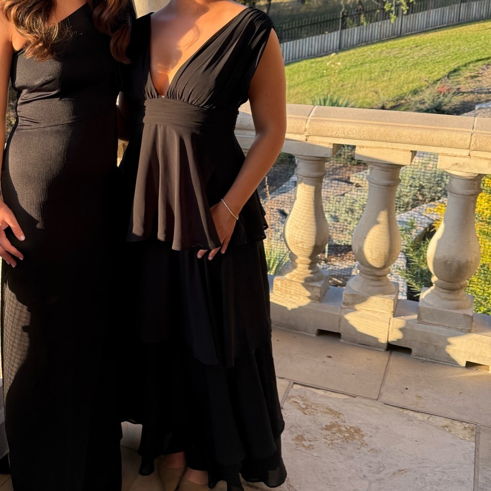 Lulus black gown - Picture 3 of 3